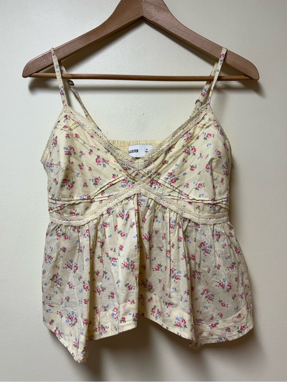Hollister V Neck Pastel Yellow Babydoll Floral Cotton Tank w Lace Medium NWT - Picture 2 of 12